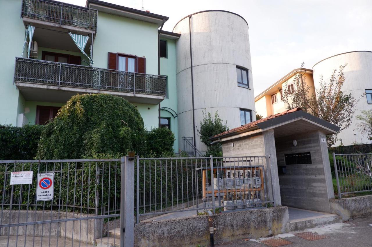 Latte E Menta Acomodação com café da manhã Motta Visconti Exterior foto