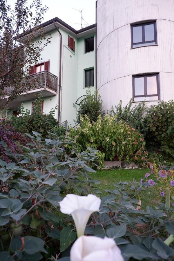 Latte E Menta Acomodação com café da manhã Motta Visconti Exterior foto